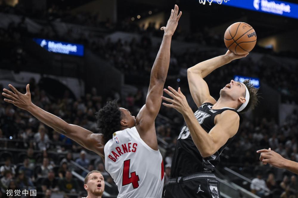 前者打法稳 前者打法稳