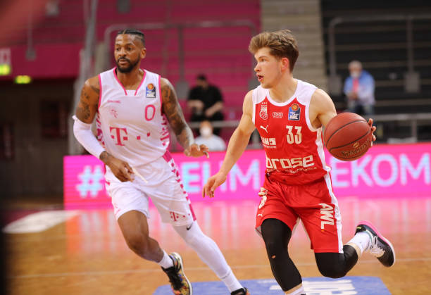 尔夫人一步 尔夫人一步